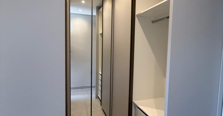 suitecasalcloset